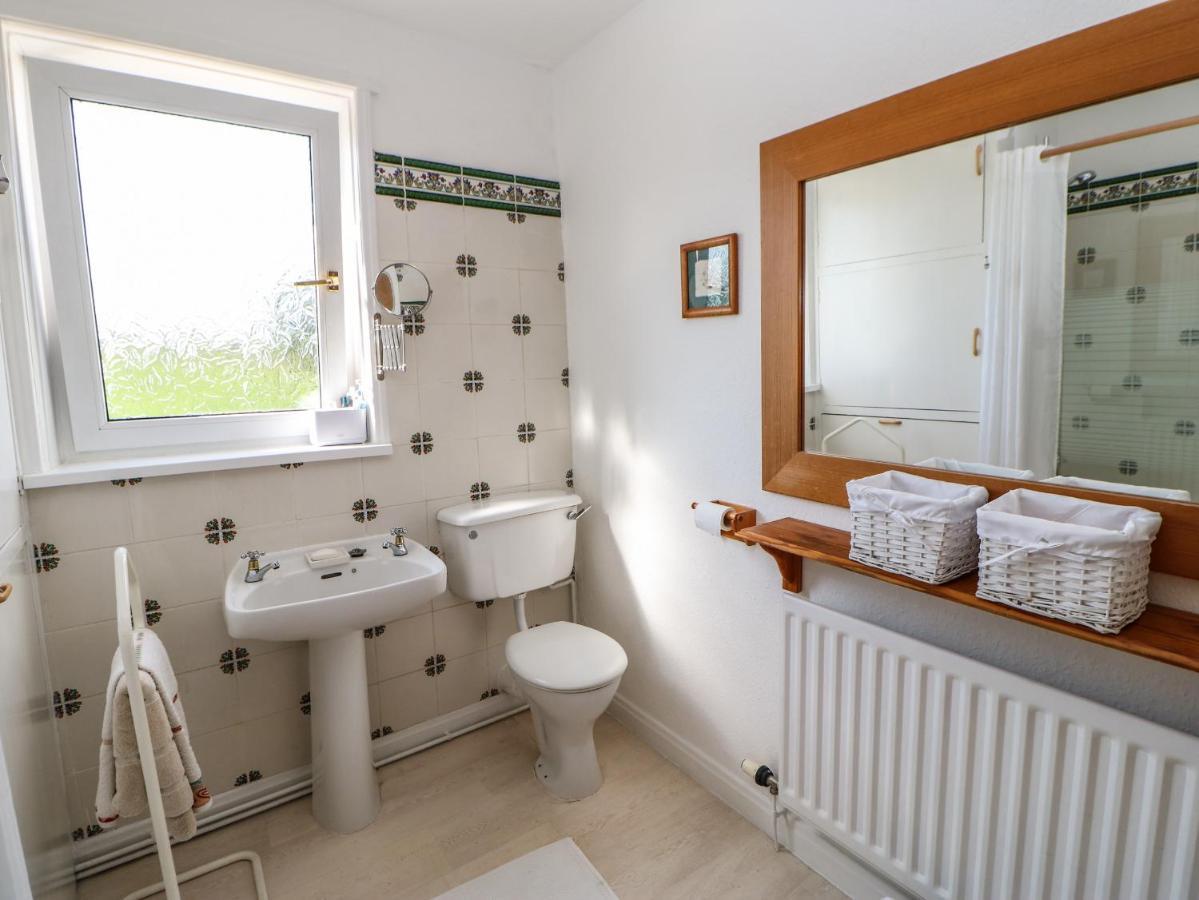 Pilgrim Cottage Бишъп Оукланд Екстериор снимка